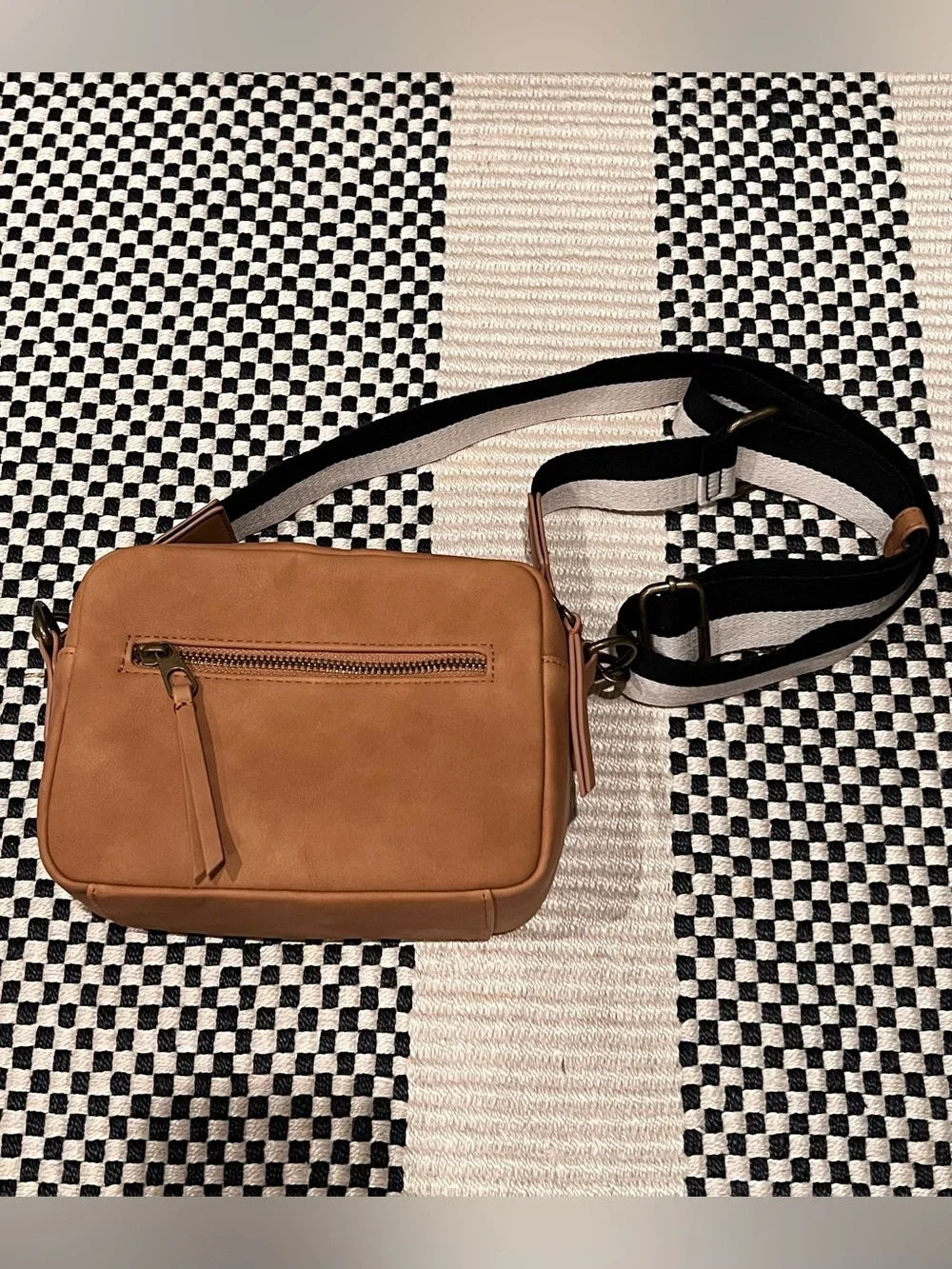 Universal Thread Tan Crossbody Bag with Black and White Strap